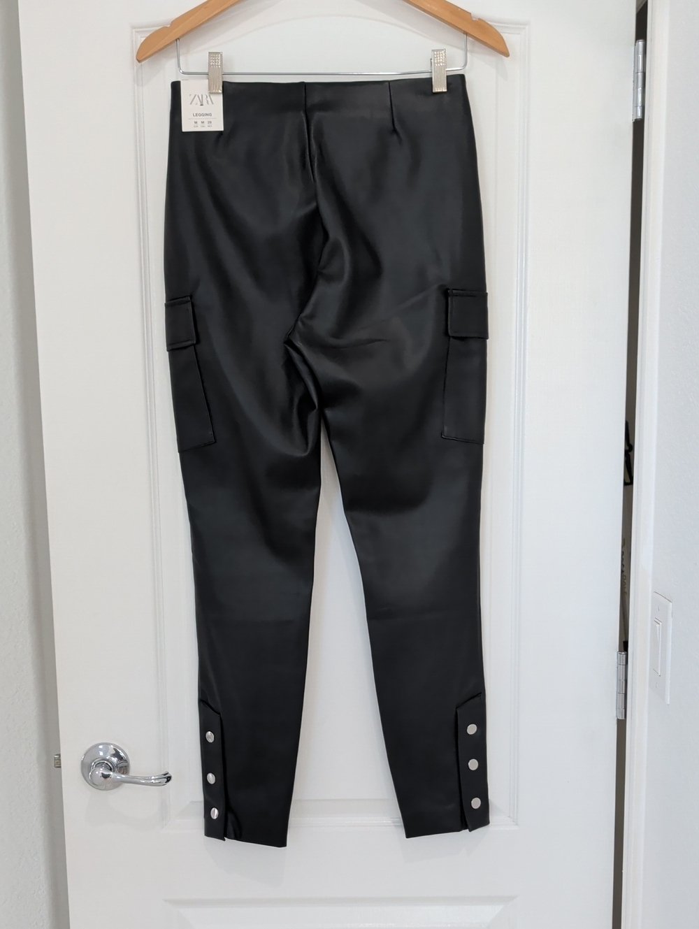 New ZARA Mid Rise Side Zipper Flat Front Black Faux Leather Cargo Leggings M - Picture 12 of 16